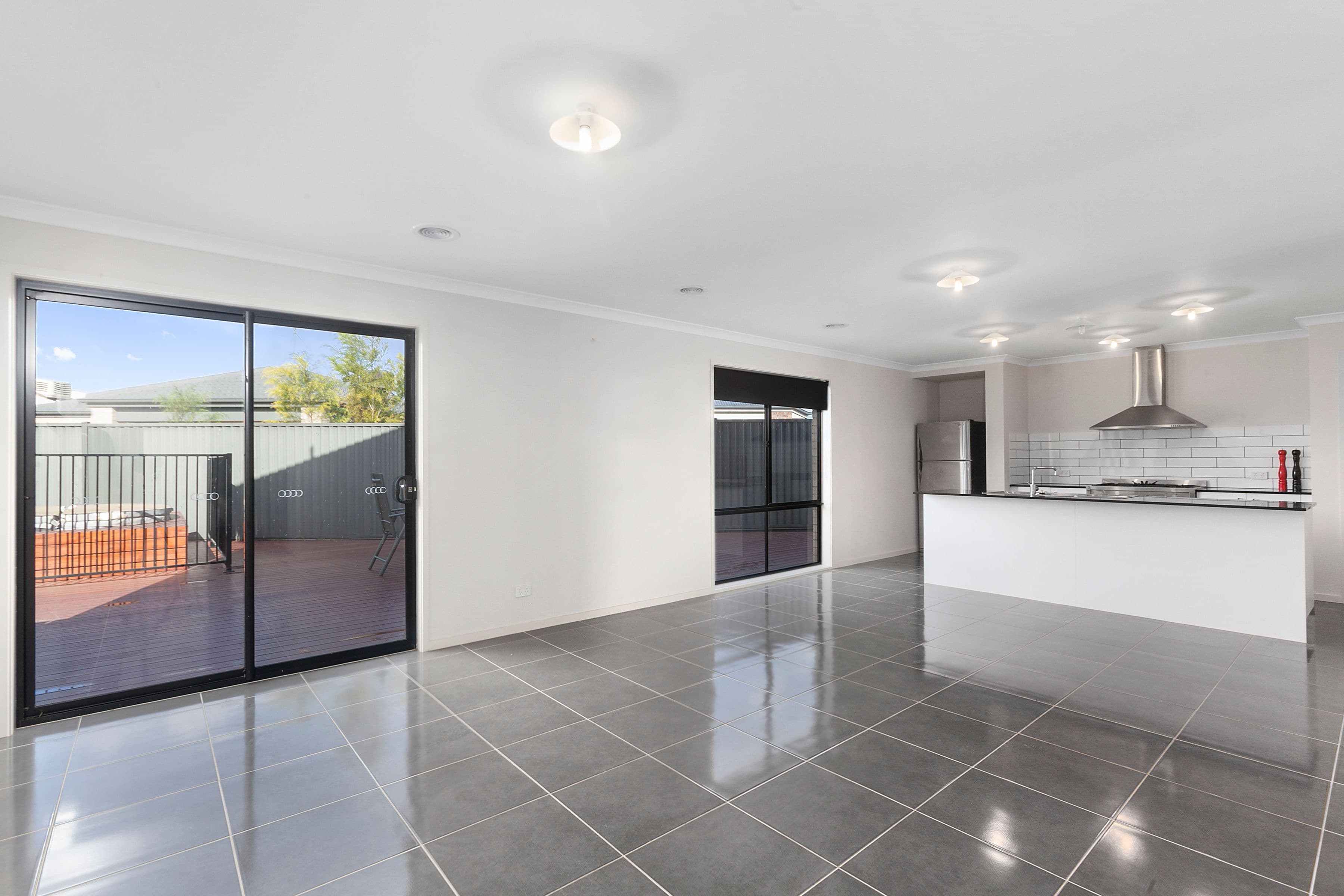 2/1 Russell Court, MIAMI QLD 4220, Miami - Thumbnail 2
