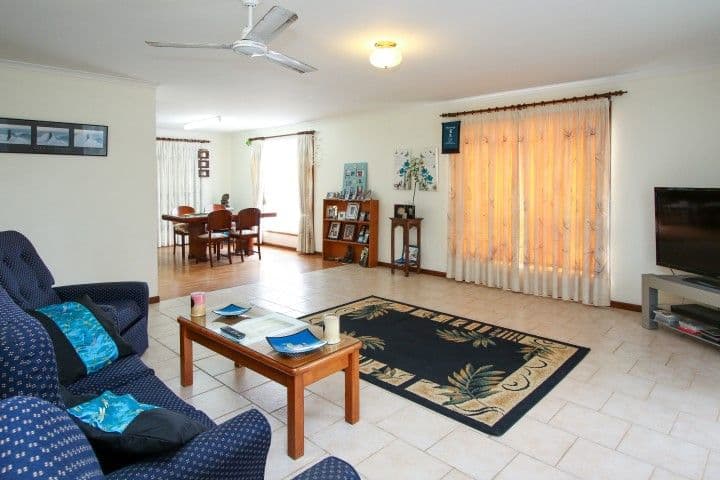 81 Hammond Street, Urangan QLD 4655, Urangan - Thumbnail 3