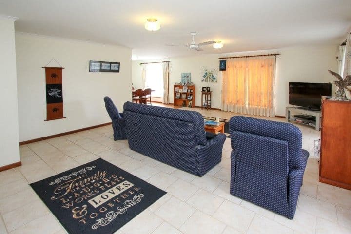81 Hammond Street, Urangan QLD 4655, Urangan - Thumbnail 4