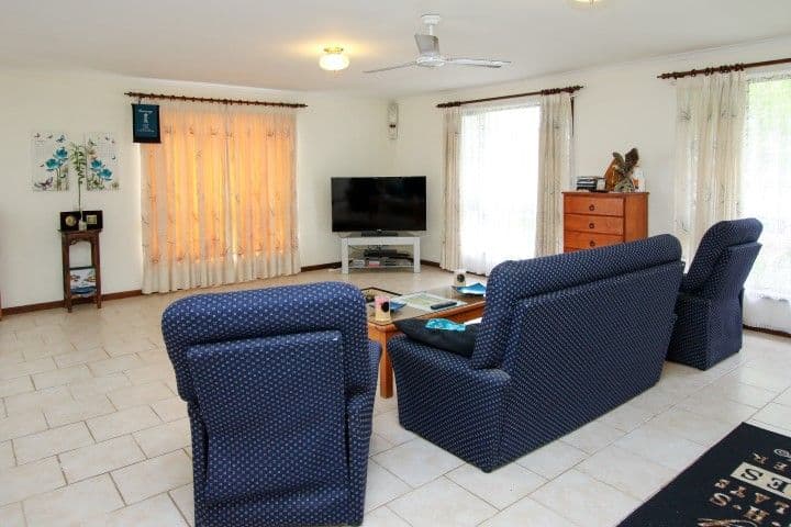 81 Hammond Street, Urangan QLD 4655, Urangan - Thumbnail 5