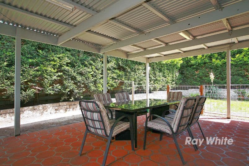 5 Huon Park Road, CRANBOURNE NORTH VIC 3977, Cranbourne North - Thumbnail 3