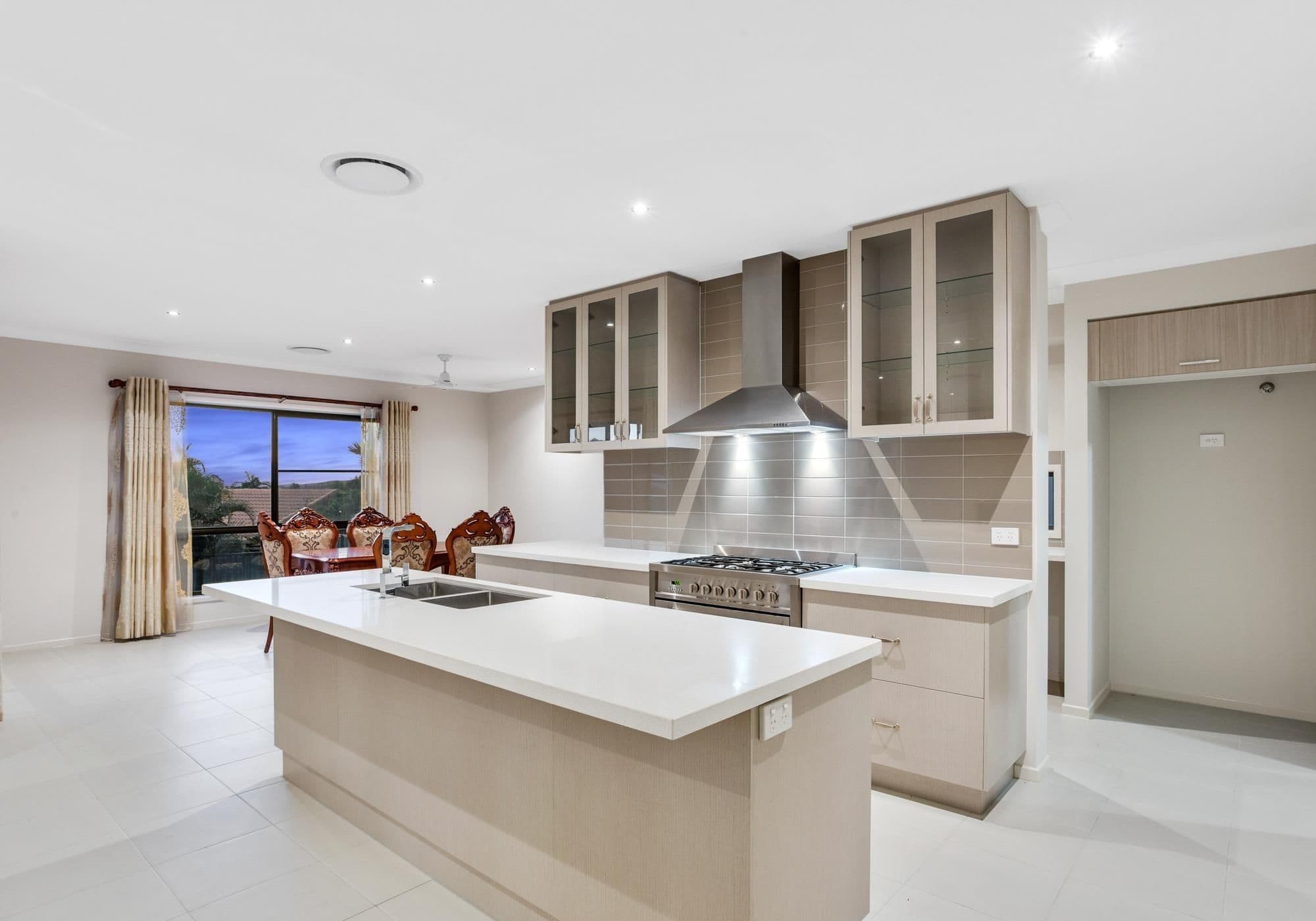 25 Lance Drive, Mount Warren Park QLD 4207, Mount Warren Park - Thumbnail 2