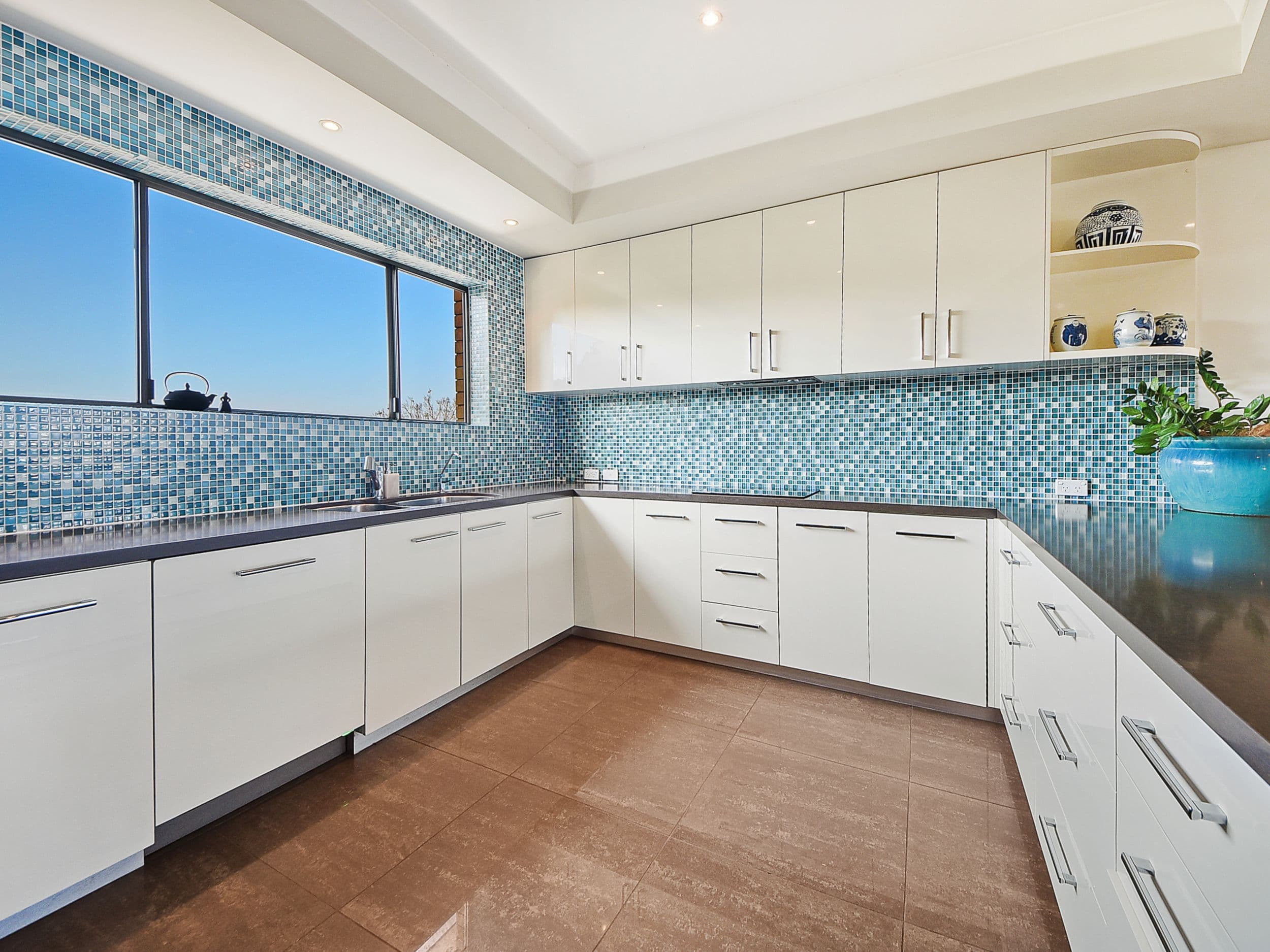 16 Glenfern Avenue, Kedron QLD 4031, Kedron - Thumbnail 5