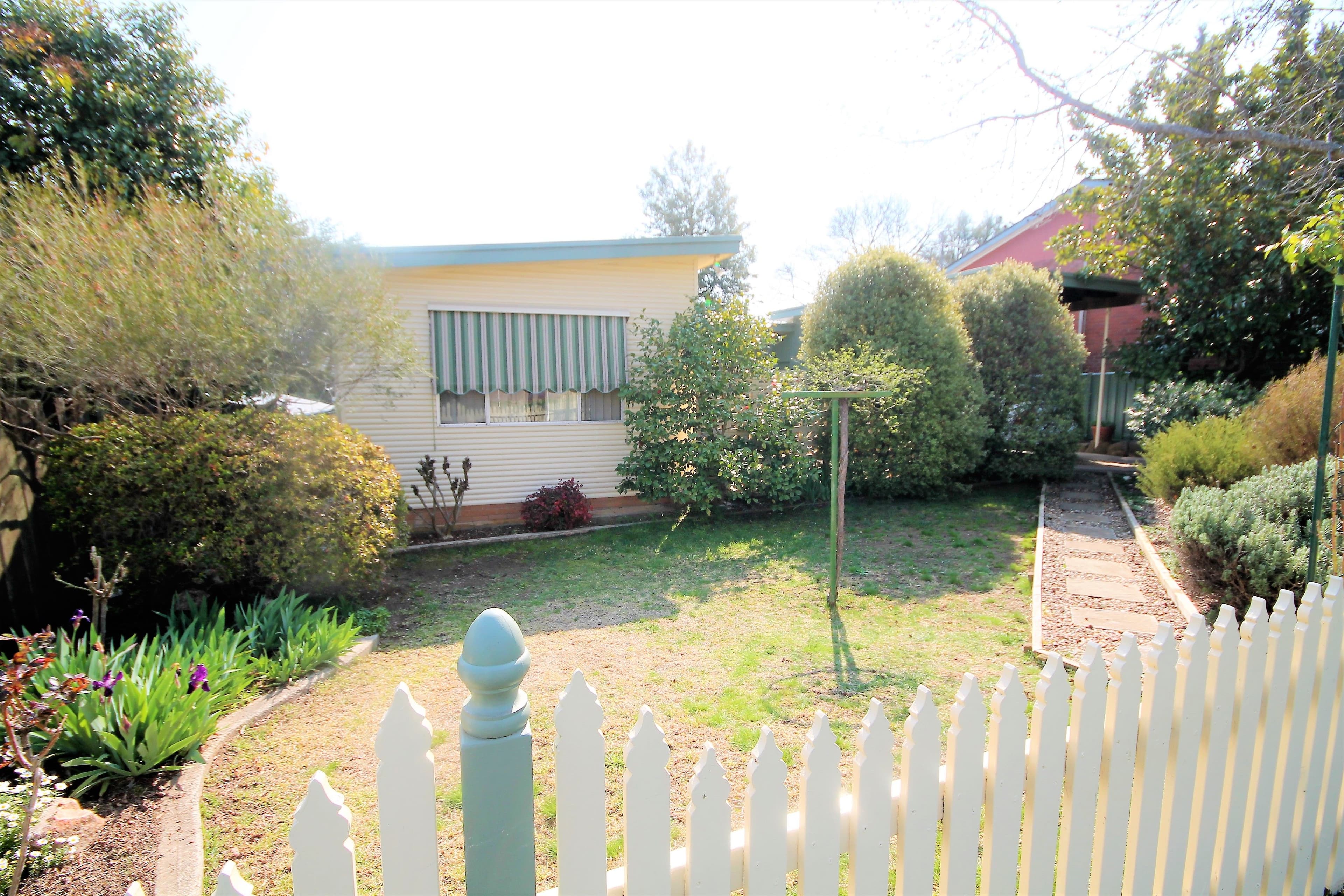 15 Russell Street, Young - Thumbnail 2