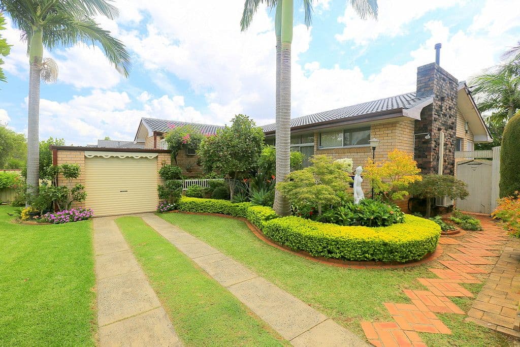 15 Denman Road, Georges Hall - Thumbnail 2