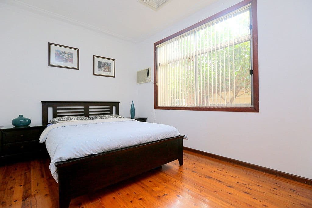 15 Denman Road, Georges Hall - Thumbnail 6