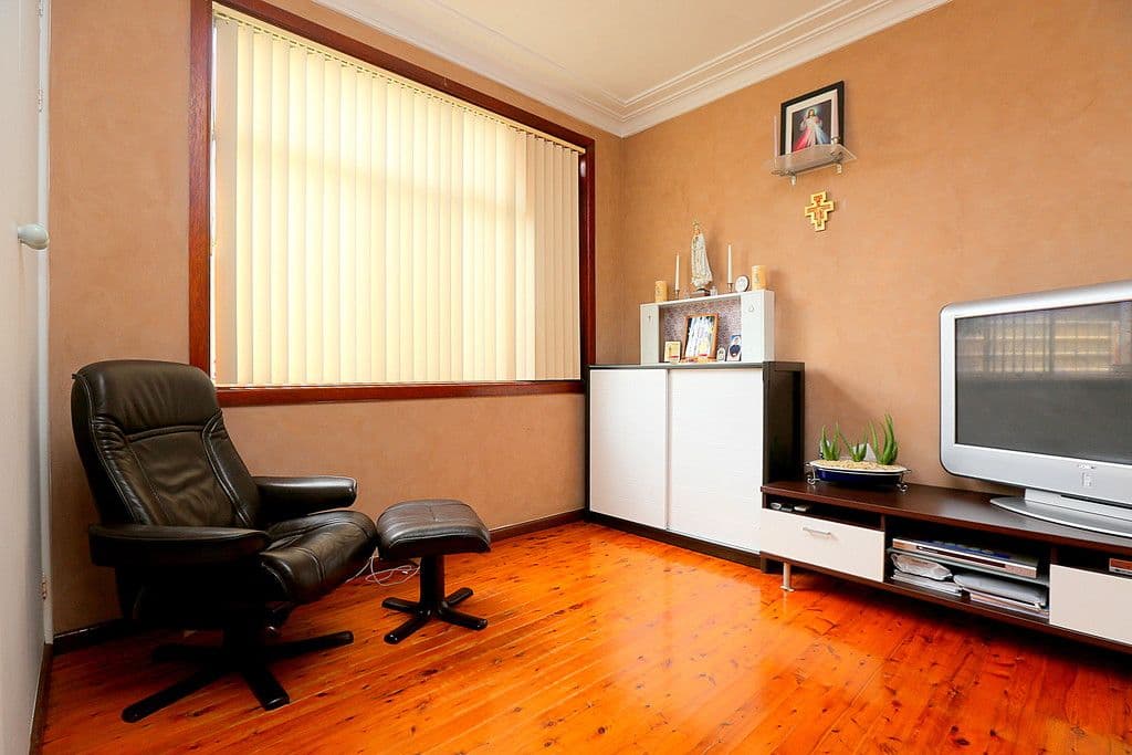 15 Denman Road, Georges Hall - Thumbnail 7