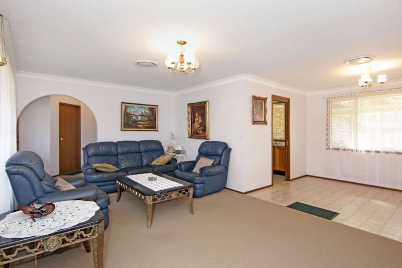 5 Oxford Drive, LAKE HAVEN NSW 2263, Lake Haven - Thumbnail 4