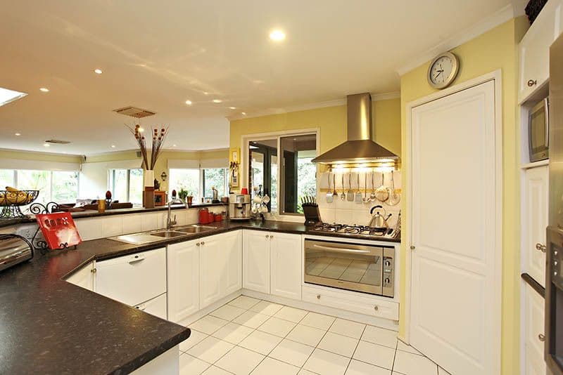 30 Lakeview Drive, LILYDALE VIC 3140, Lilydale - Thumbnail 2