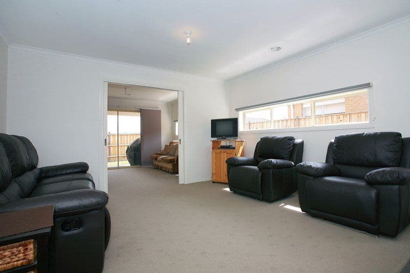 23 Bushranger Boulevard, CRANBOURNE VIC 3977, Cranbourne East - Thumbnail 2