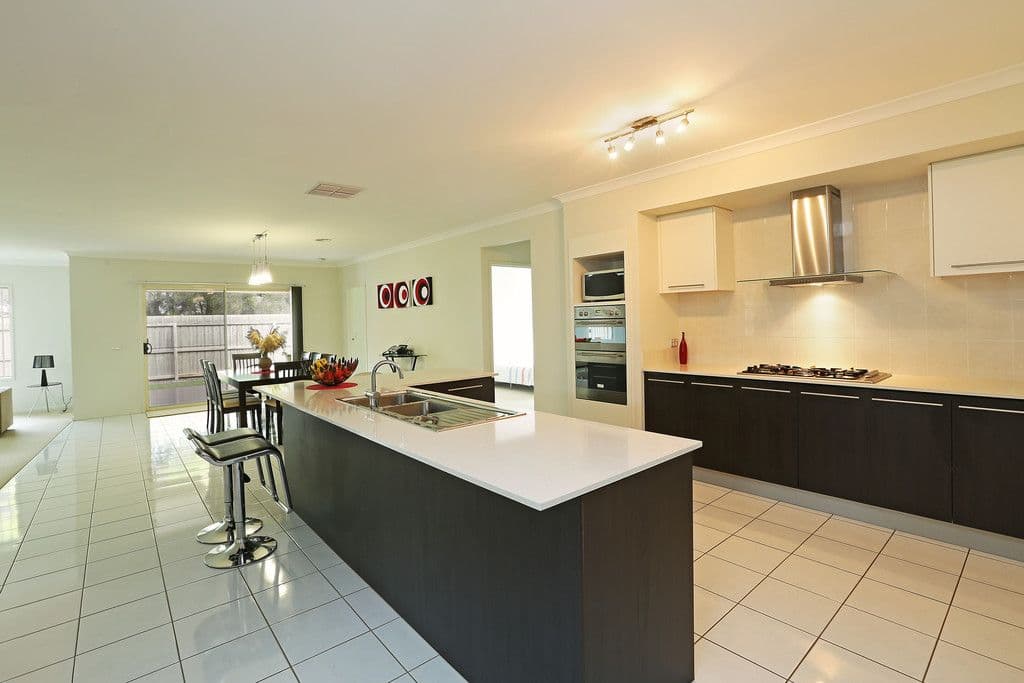 17 Nigella Avenue, Corio VIC 3214, Corio - Thumbnail 2