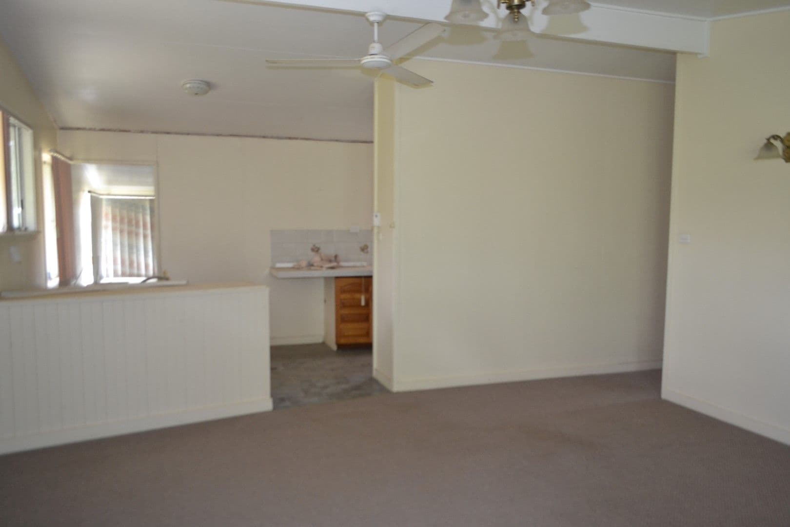 11 Raglan Street, Mount Larcom QLD 4695, Mount Larcom - Thumbnail 5