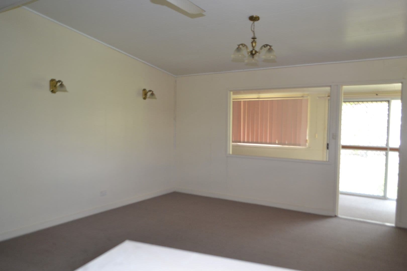 11 Raglan Street, Mount Larcom QLD 4695, Mount Larcom - Thumbnail 7