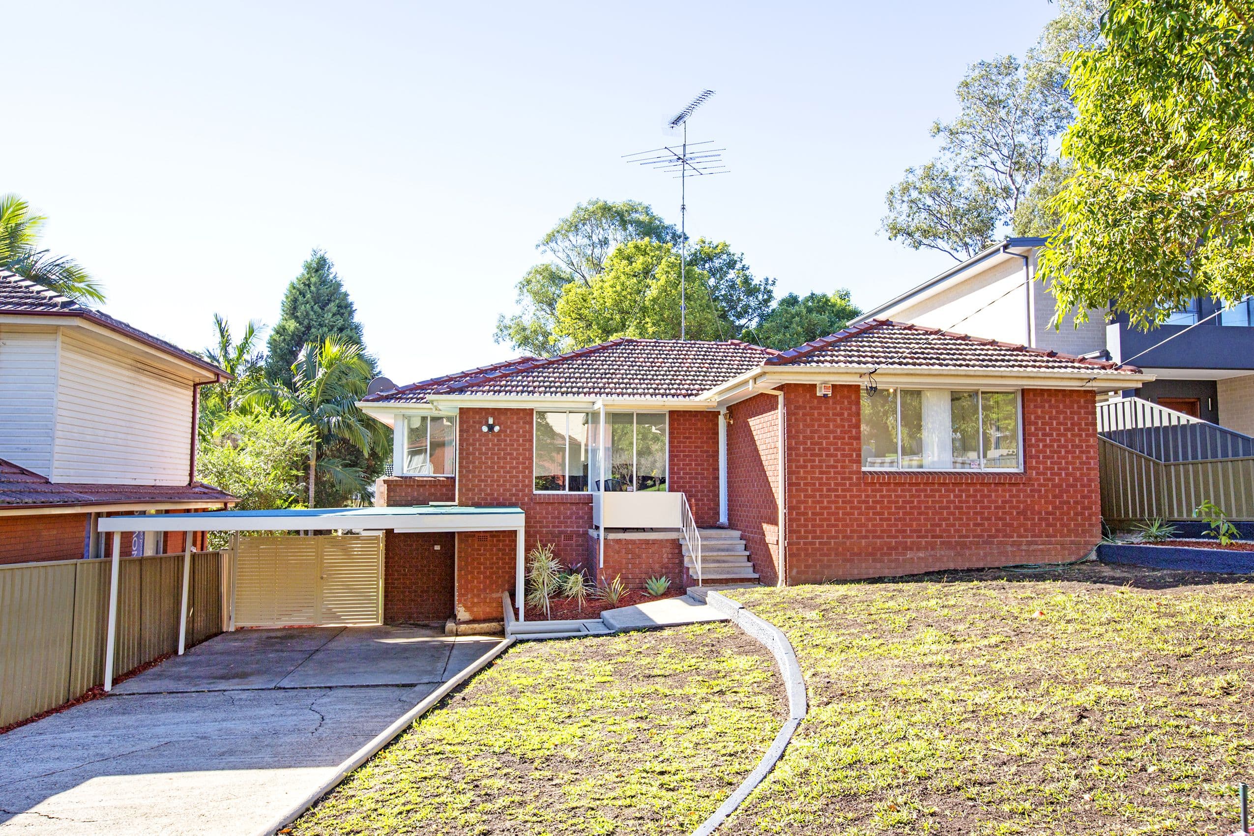 34 Donington Avenue, Georges Hall - Image 1