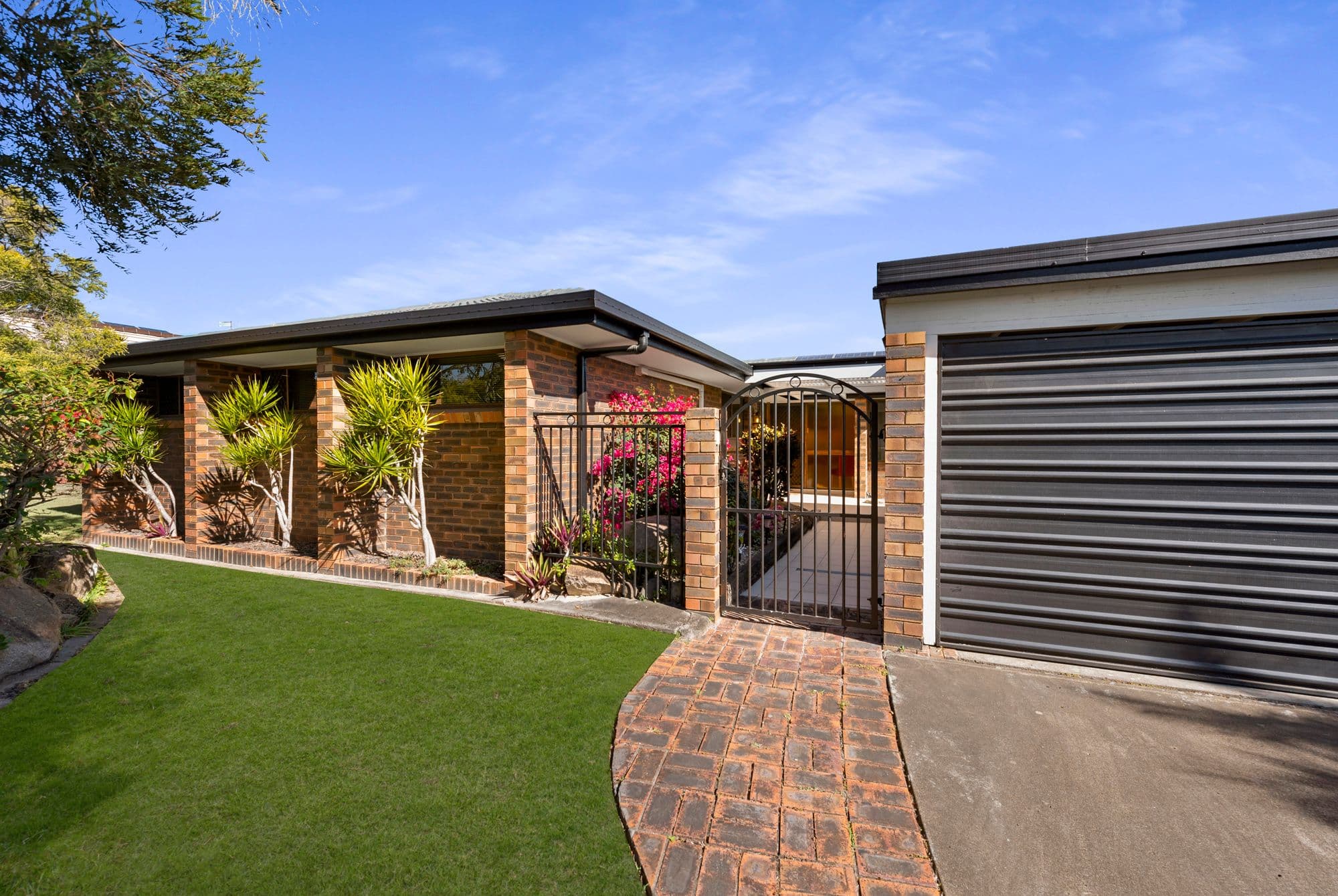 9 Ambrosius Street, Carindale QLD 4152, Carindale - Image 1