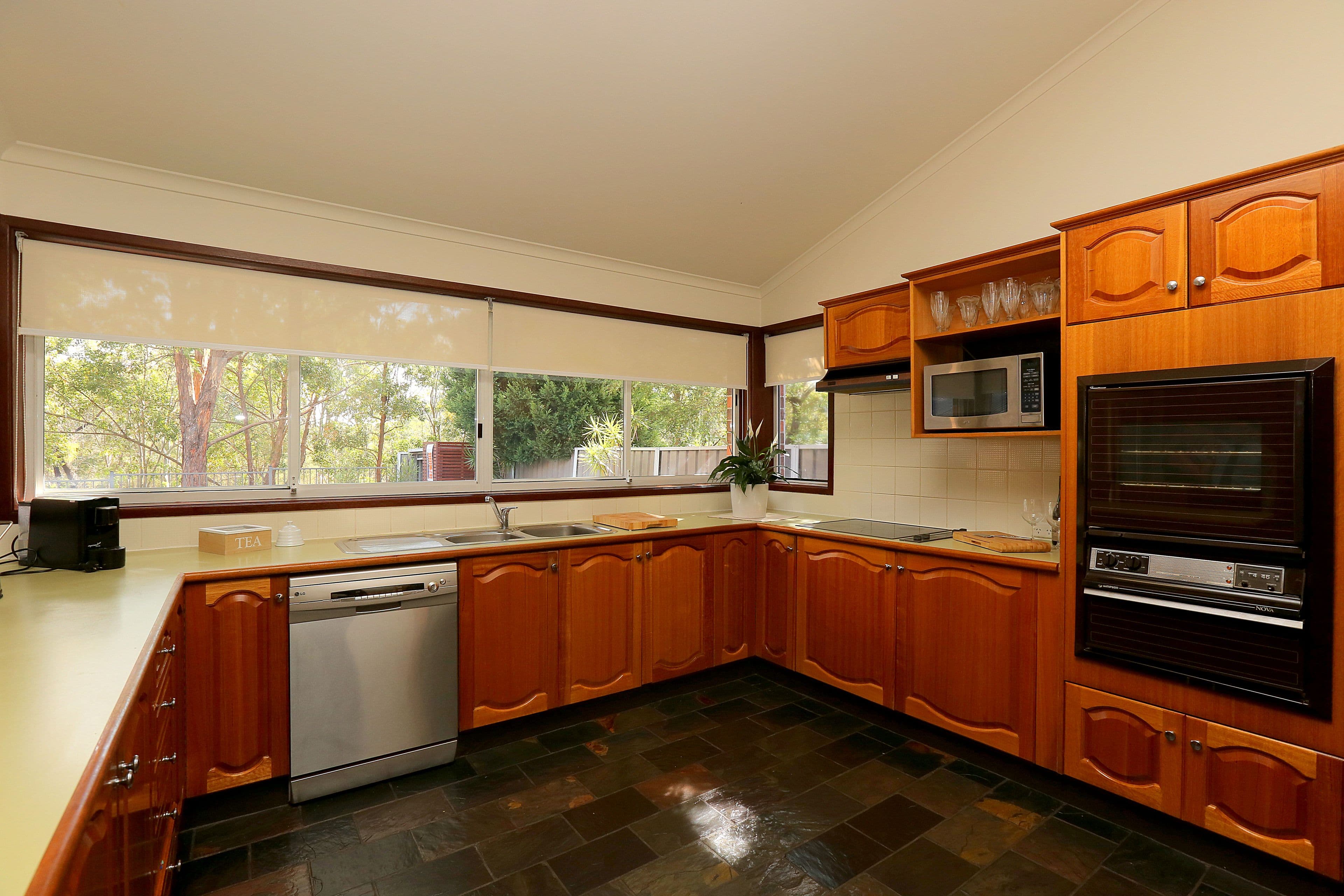 100 Lucinda Avenue, Bass Hill - Thumbnail 4