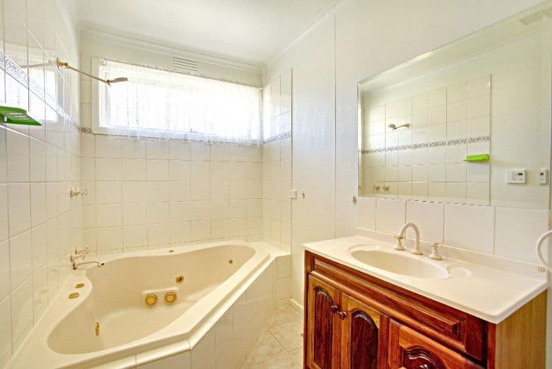 35 Glenn Crescent, BUNDOORA VIC 3083, Bundoora - Thumbnail 4