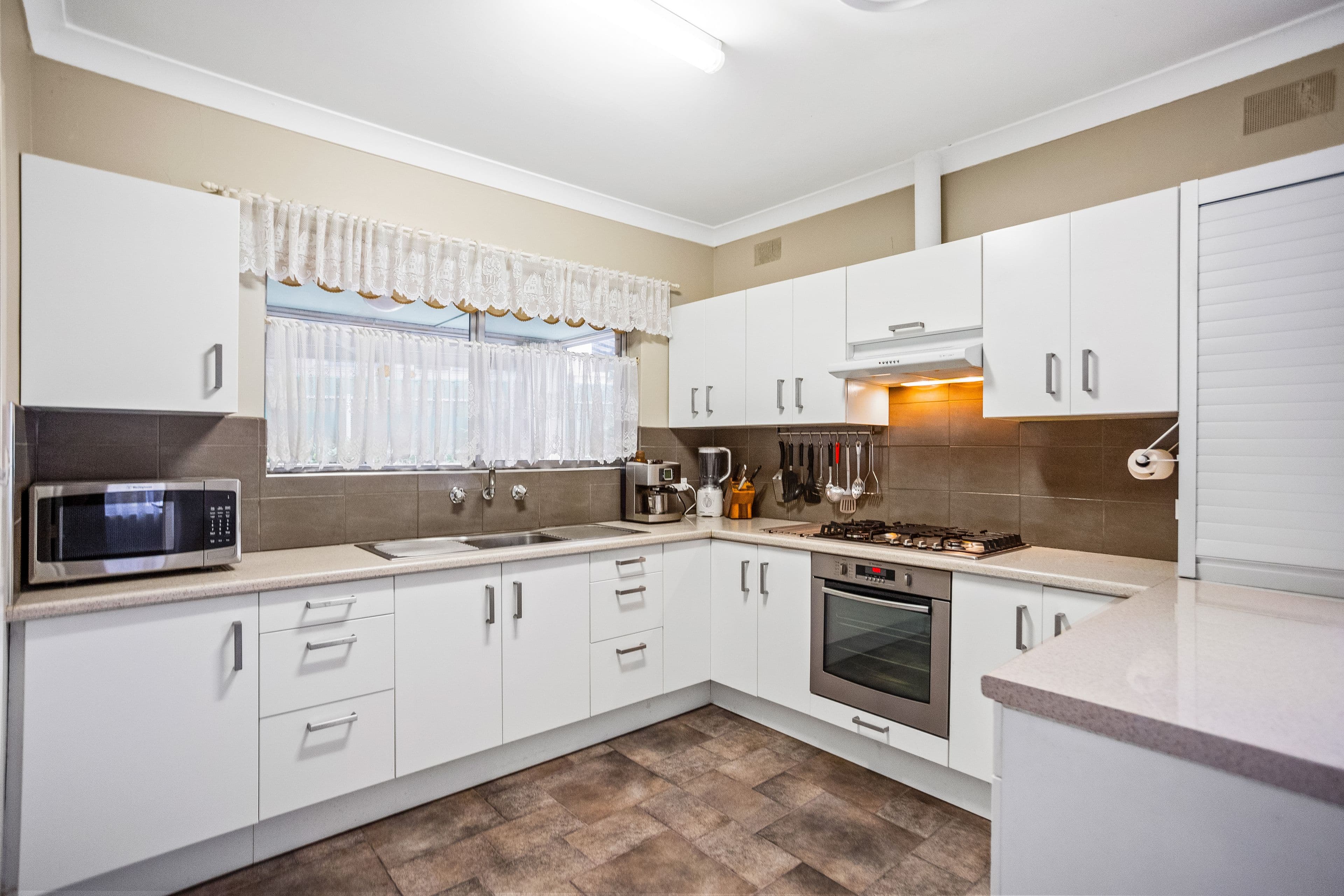 20 Harriett Street, Clare SA 5453, Clare - Thumbnail 2