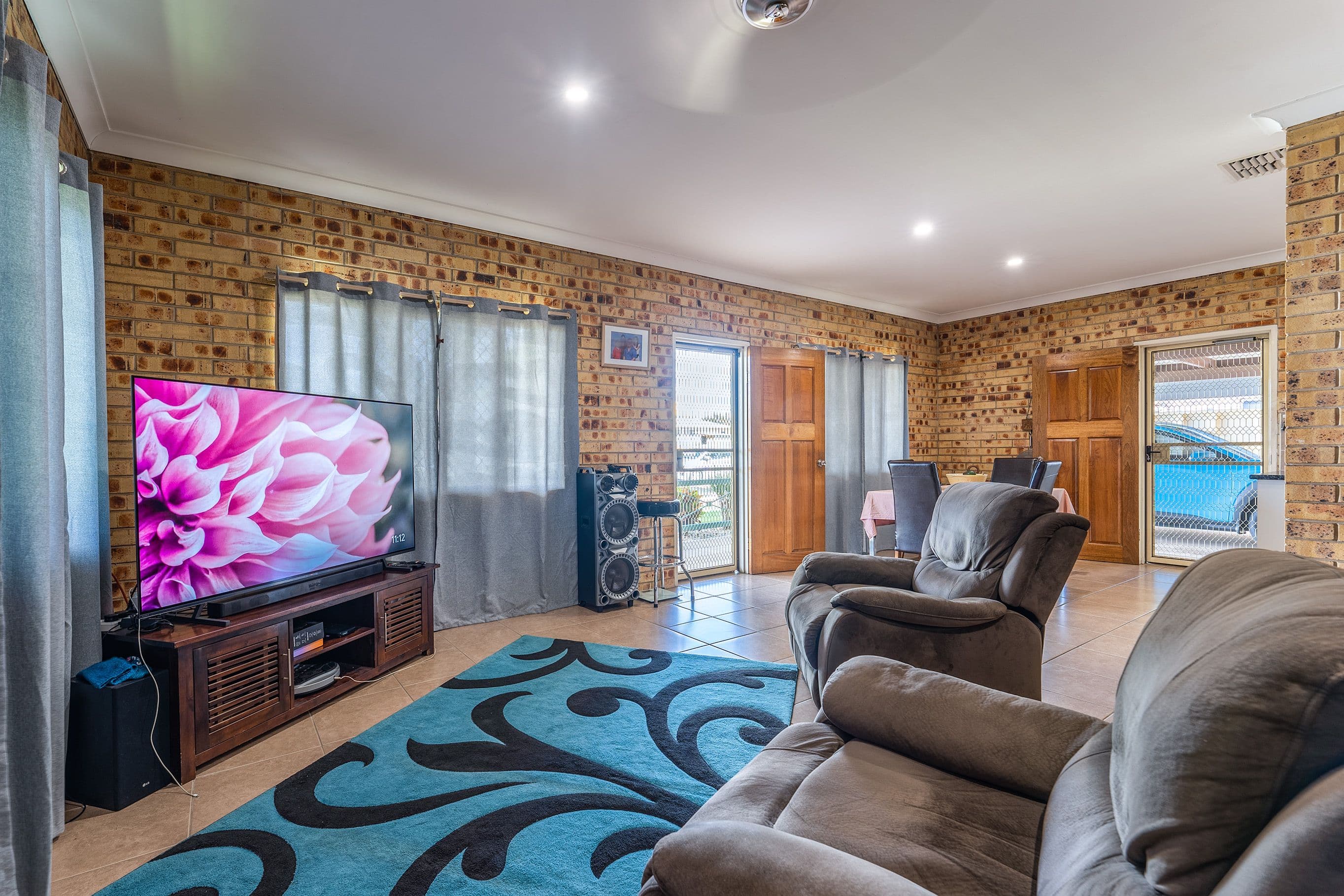 4 Roberts Street, Emerald QLD 4720, Emerald - Thumbnail 2