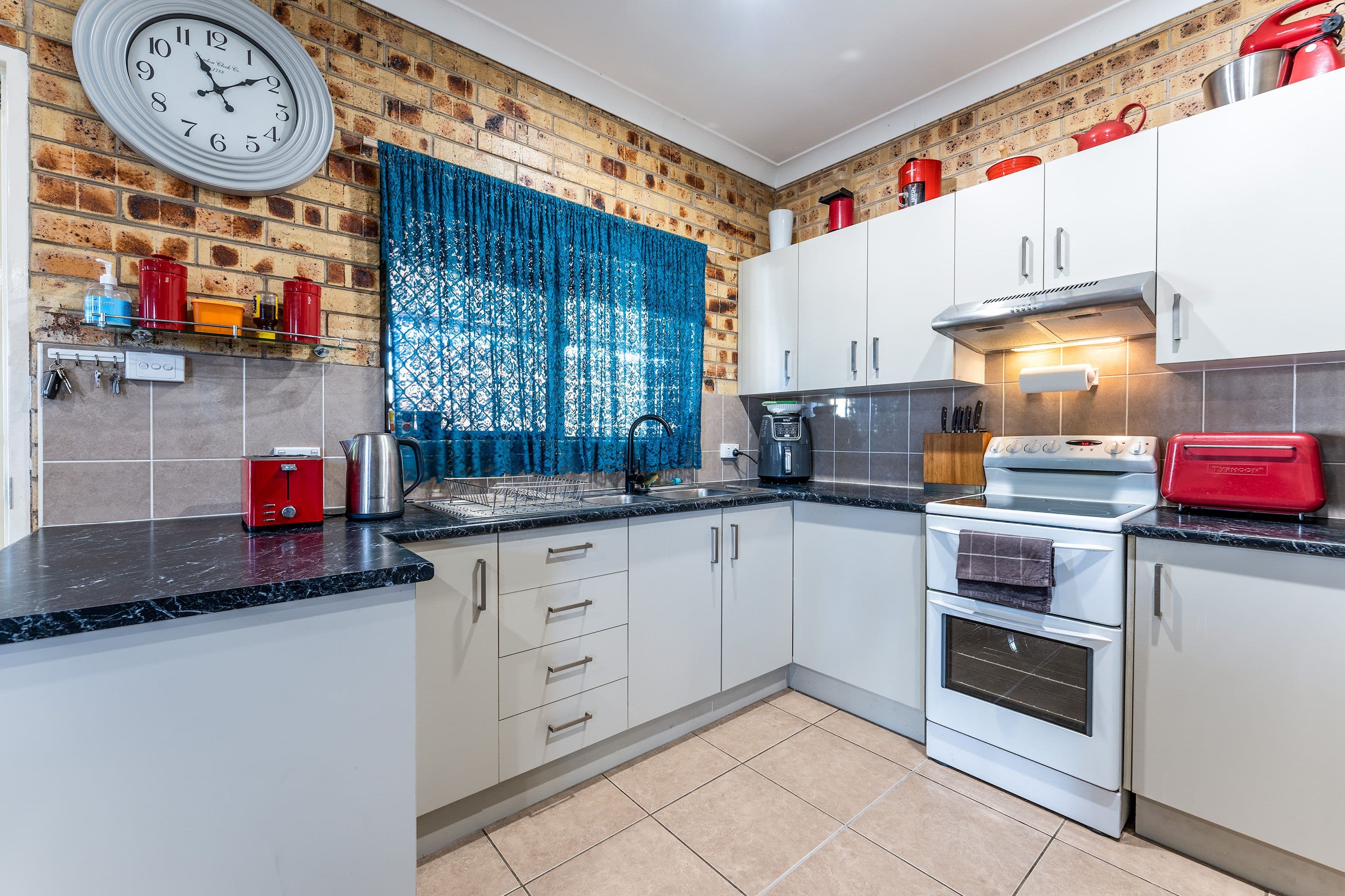 4 Roberts Street, Emerald QLD 4720, Emerald - Thumbnail 4
