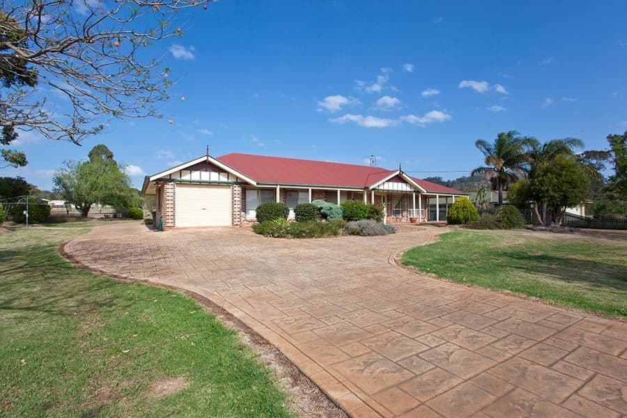 16 Harvey Road, Glenvale QLD 4350, Glenvale - Image 1