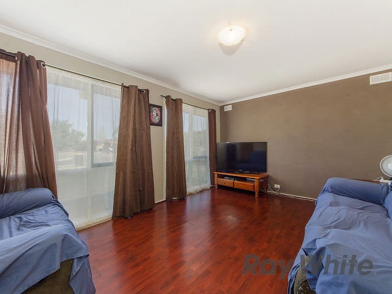 51 James Cook Drive, Melton VIC 3337, Melton West - Thumbnail 2
