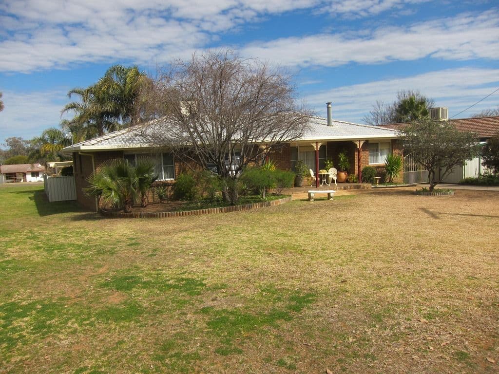 8 Avon Place, TAMWORTH NSW 2340, Tamworth - Image 1