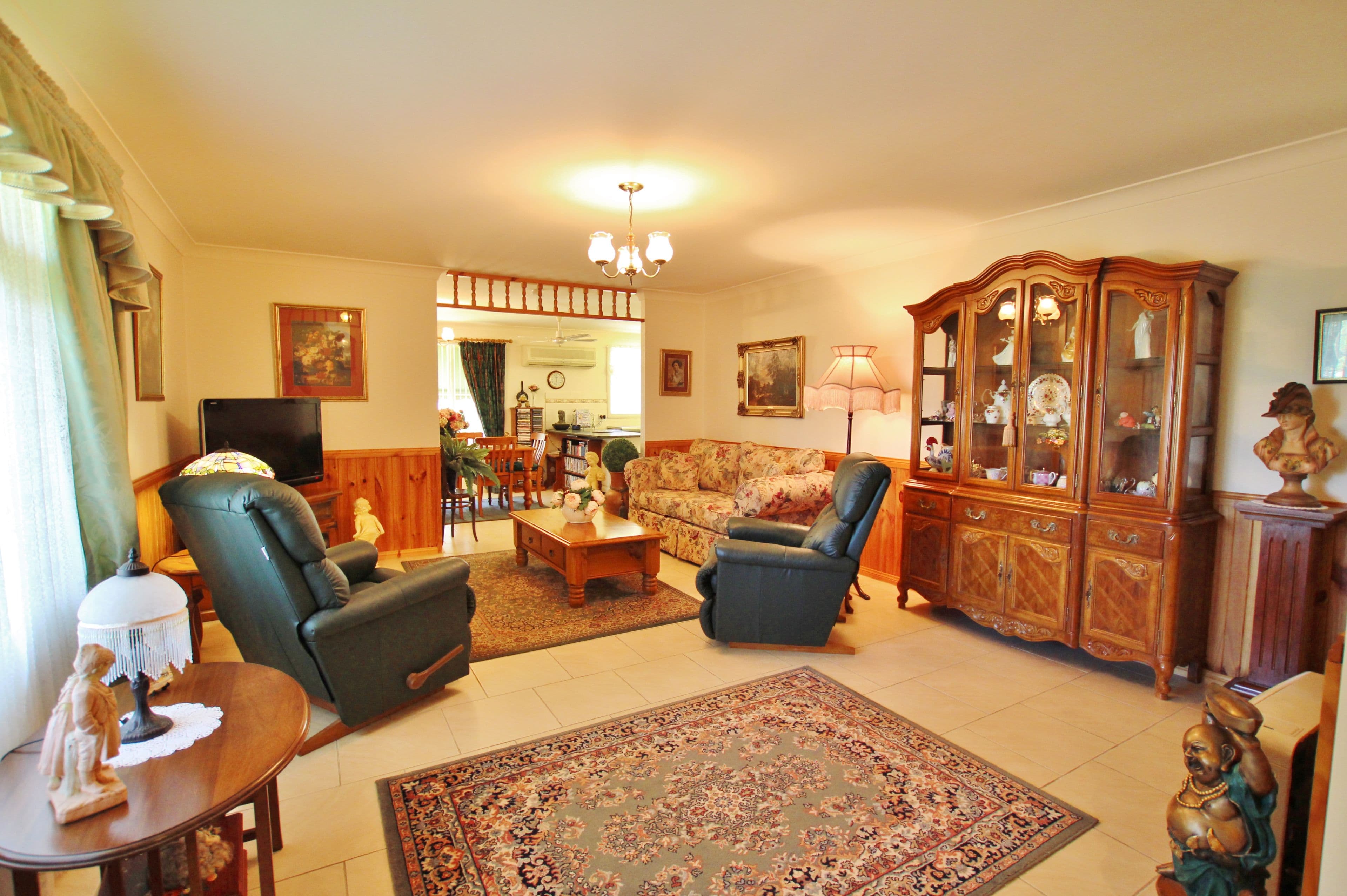 11 Samuel Court, Young - Thumbnail 2