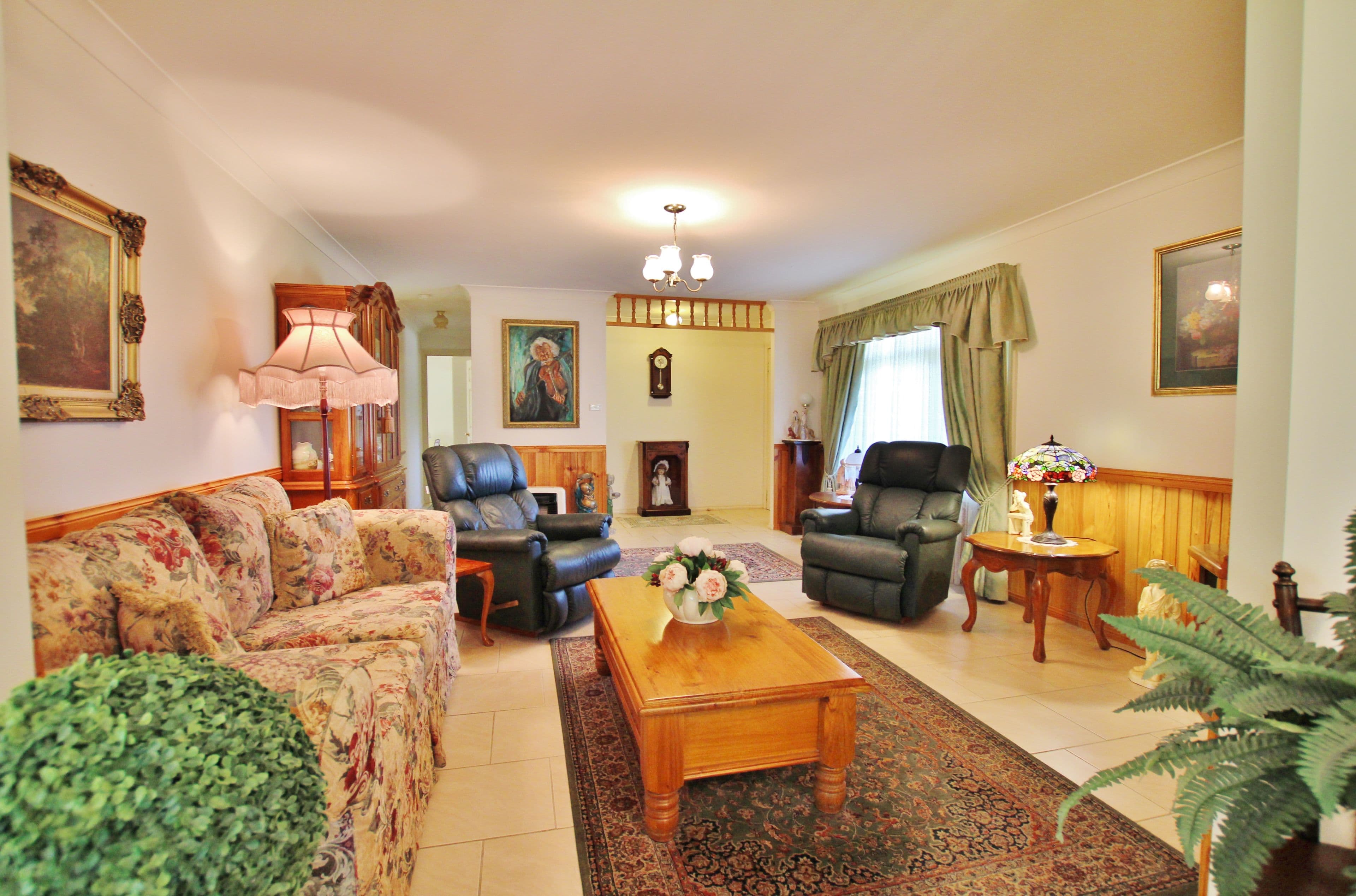 11 Samuel Court, Young - Thumbnail 3
