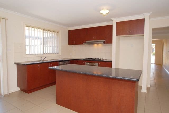 14 Danfield Drive, TARNEIT VIC 3029, Tarneit - Thumbnail 2
