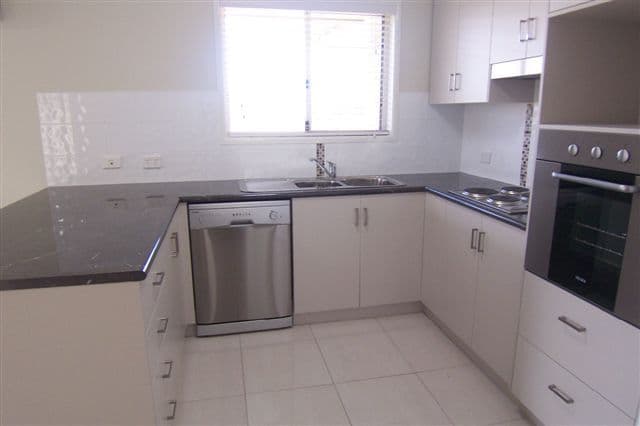 2 Sandalwood Drive, GLENVALE QLD 4350, Glenvale - Thumbnail 3