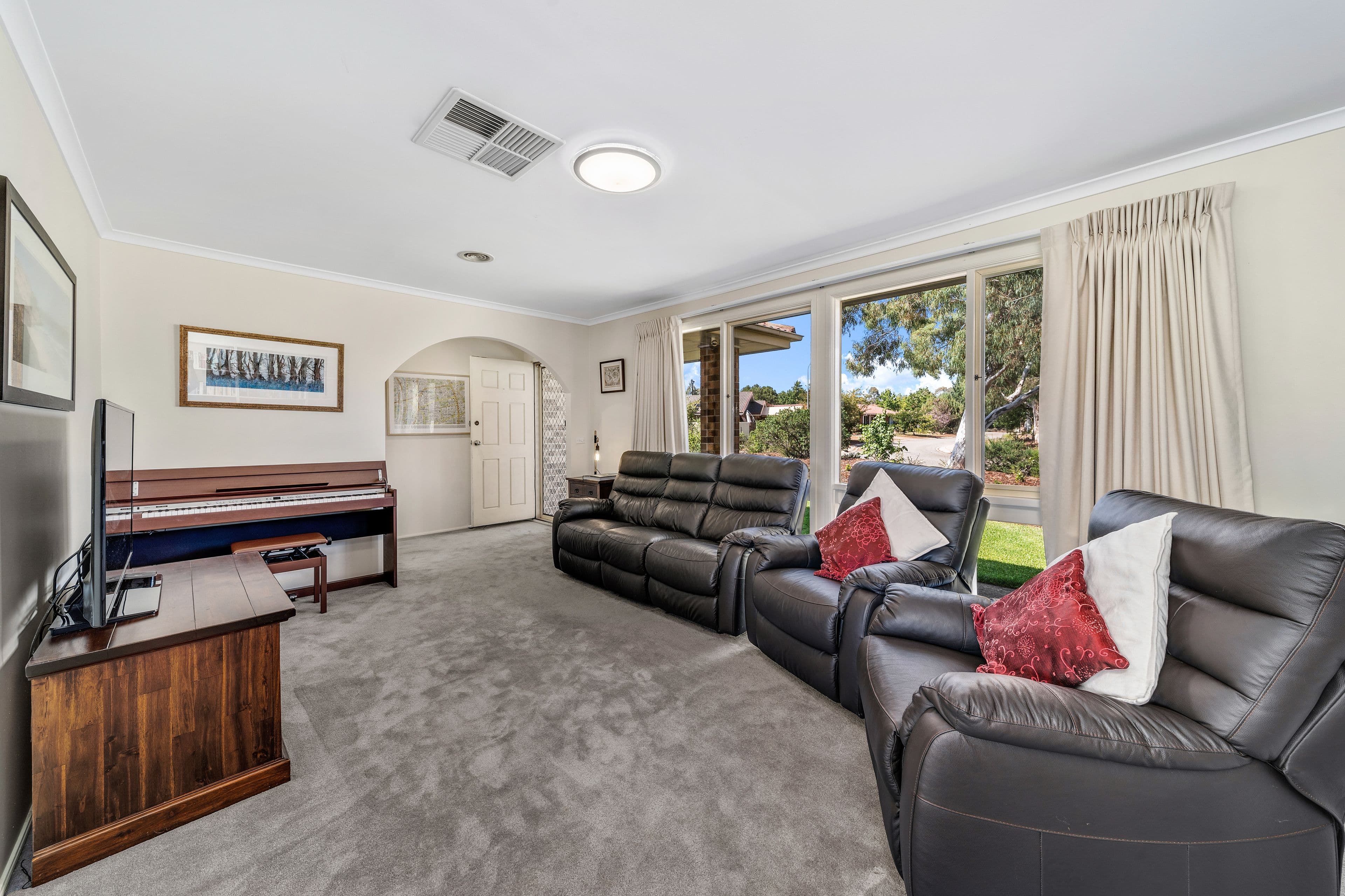 1 Capella Crescent, Giralang ACT 2617, Giralang - Thumbnail 3