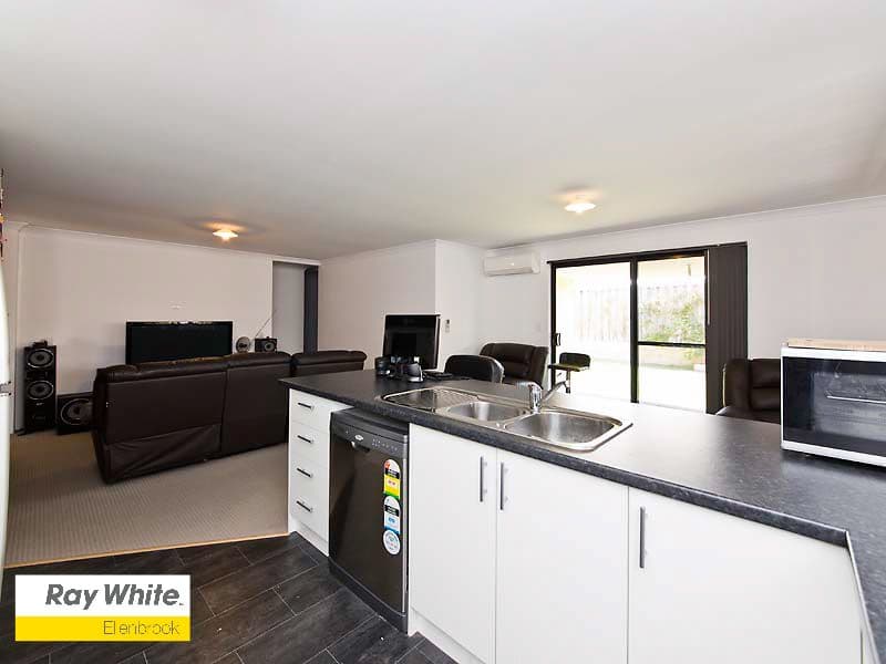 18 Bendora Turn, ELLENBROOK WA 6069, Ellenbrook - Thumbnail 6