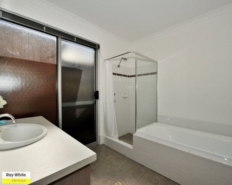 29 Parnham Avenue, ELLENBROOK WA 6069, Ellenbrook - Thumbnail 4