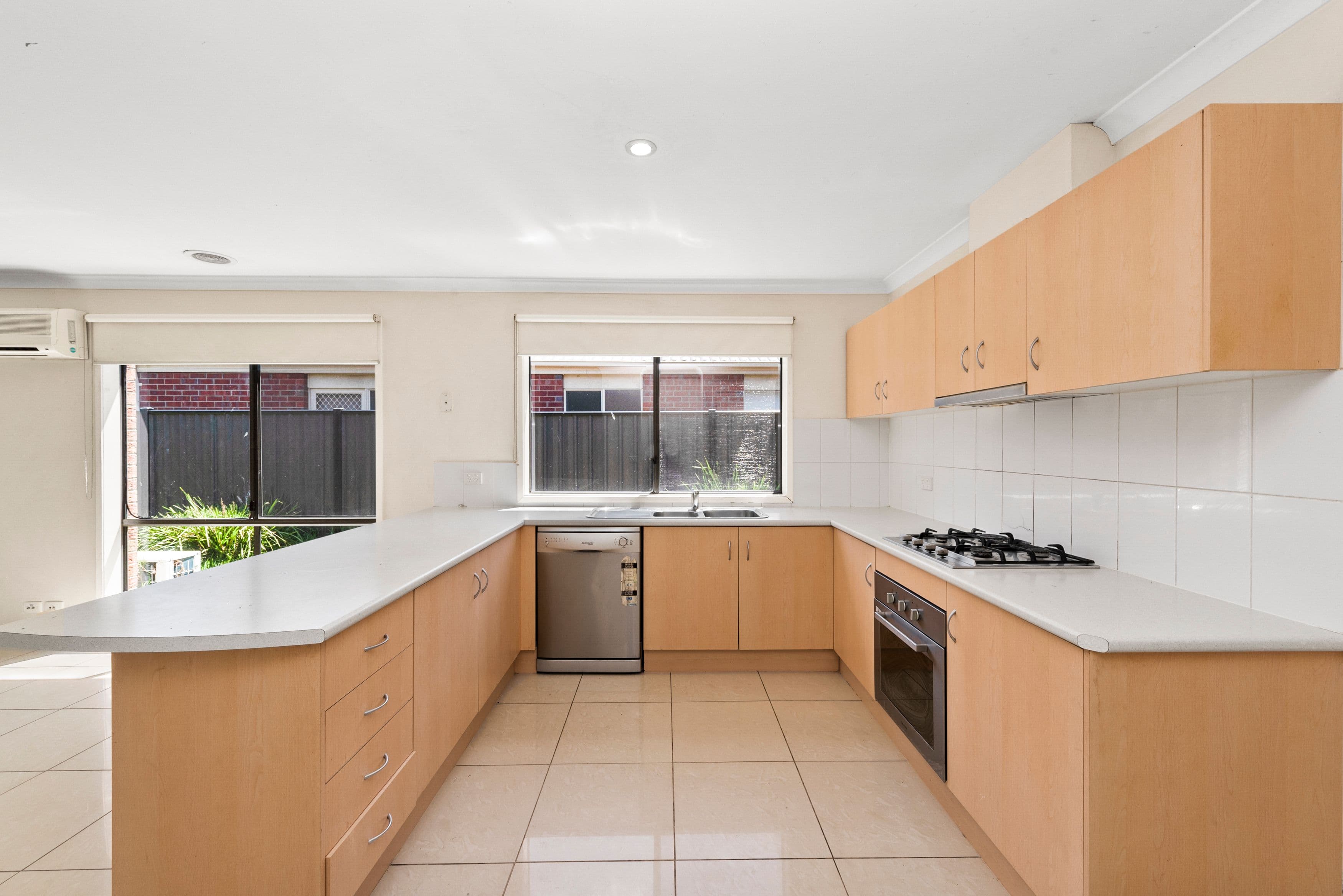 15 Sherrington Grange, Derrimut VIC 3030, Derrimut - Thumbnail 2