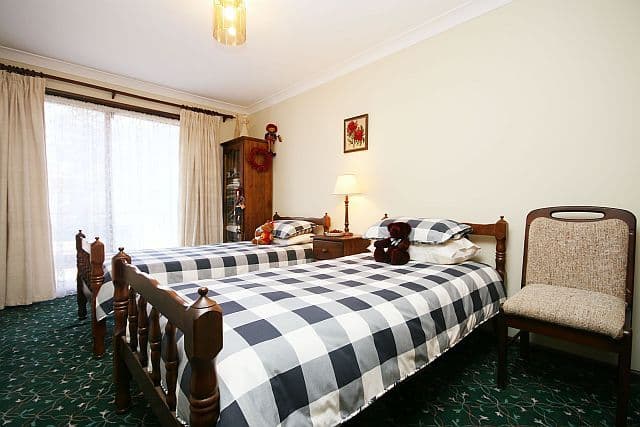 2/17 Minapre Street, Lorne, VIC, Glen Waverley - Thumbnail 2