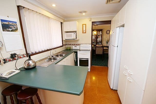 2/17 Minapre Street, Lorne, VIC, Glen Waverley - Thumbnail 5