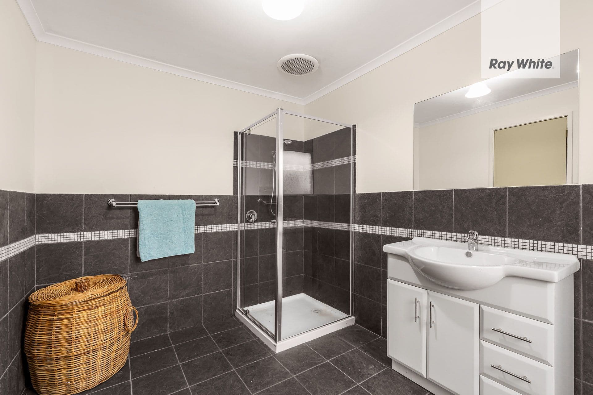 3 Hogan Place, Mill Park VIC 3082, Mill Park - Thumbnail 8
