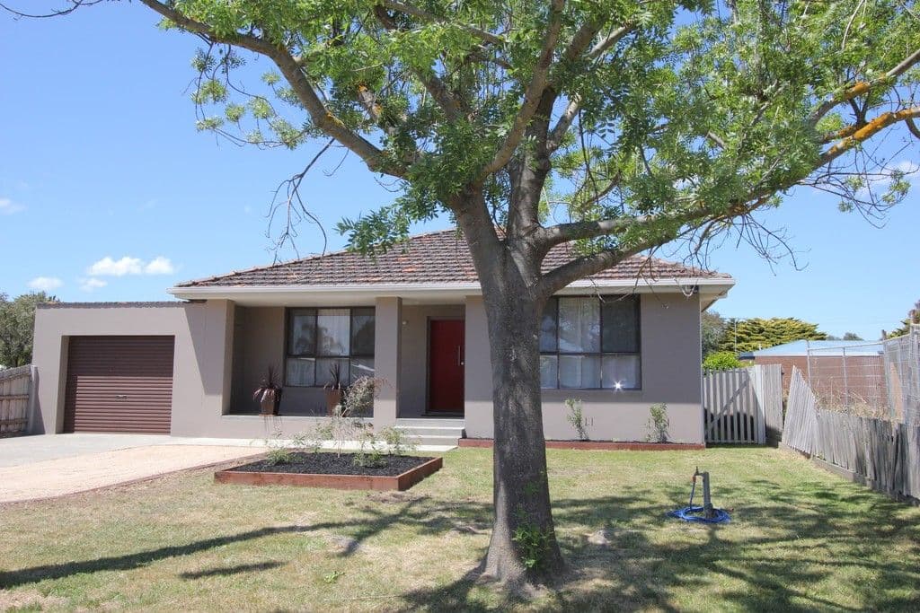 31 Albany Road, Cowes VIC 3922, Cowes - Image 1