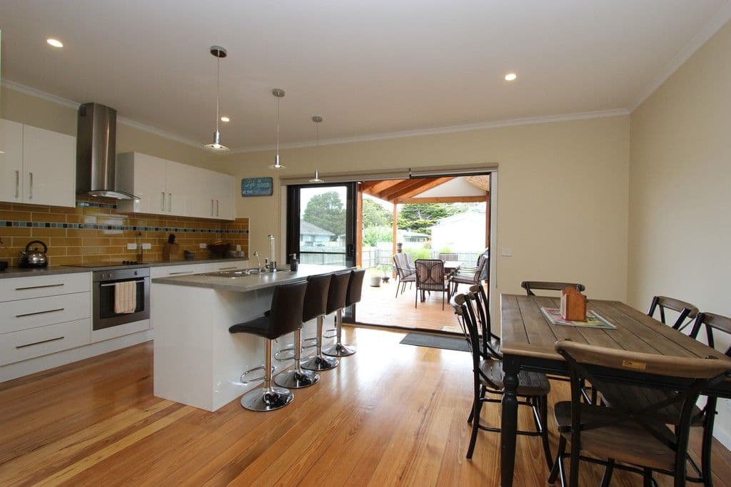 31 Albany Road, Cowes VIC 3922, Cowes - Thumbnail 2