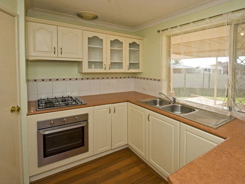 8 Parakeela Grove, MADDINGTON WA 6109, Maddington - Thumbnail 2