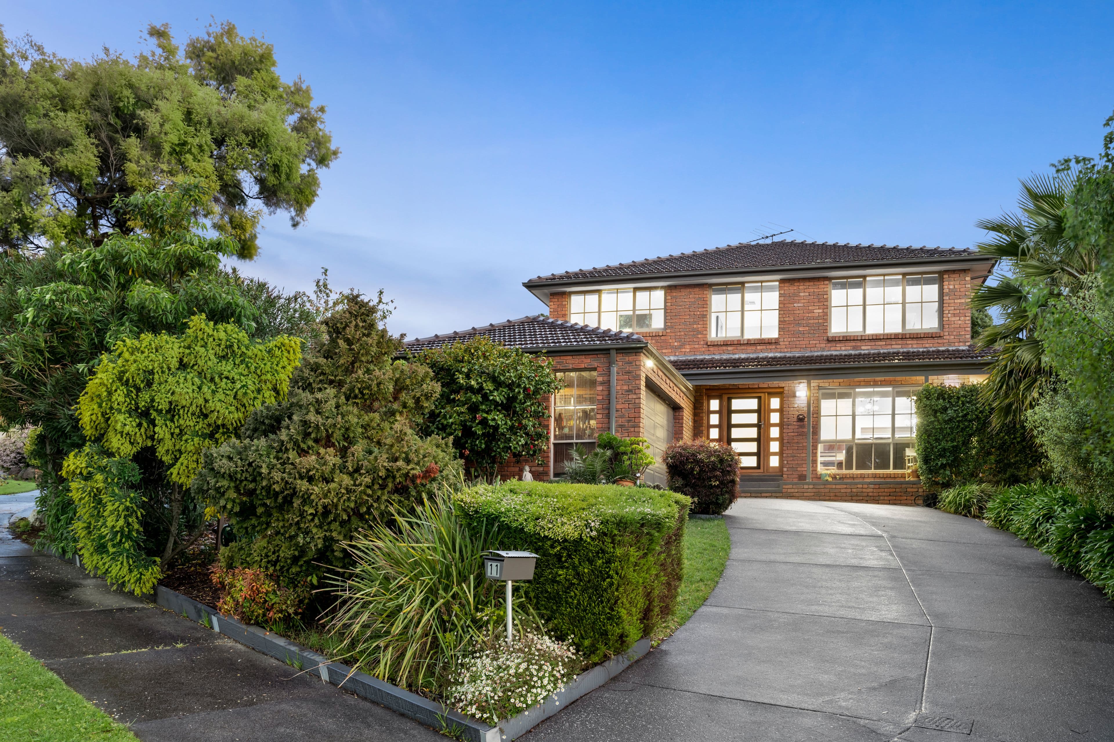 11 Thorncombe Walk, Doncaster East VIC 3109, Doncaster East - Thumbnail 2