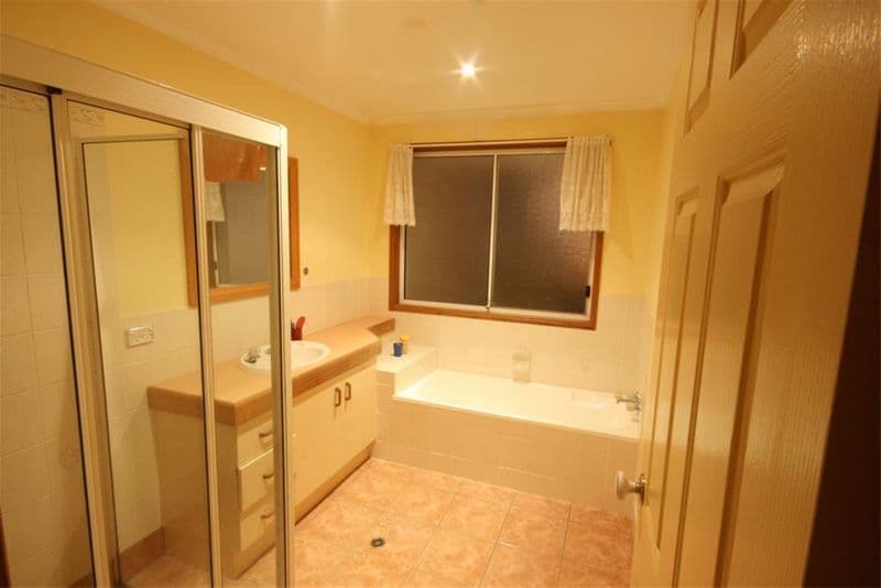 26 Saunders Street, POINT VERNON QLD 4655, Point Vernon - Thumbnail 8