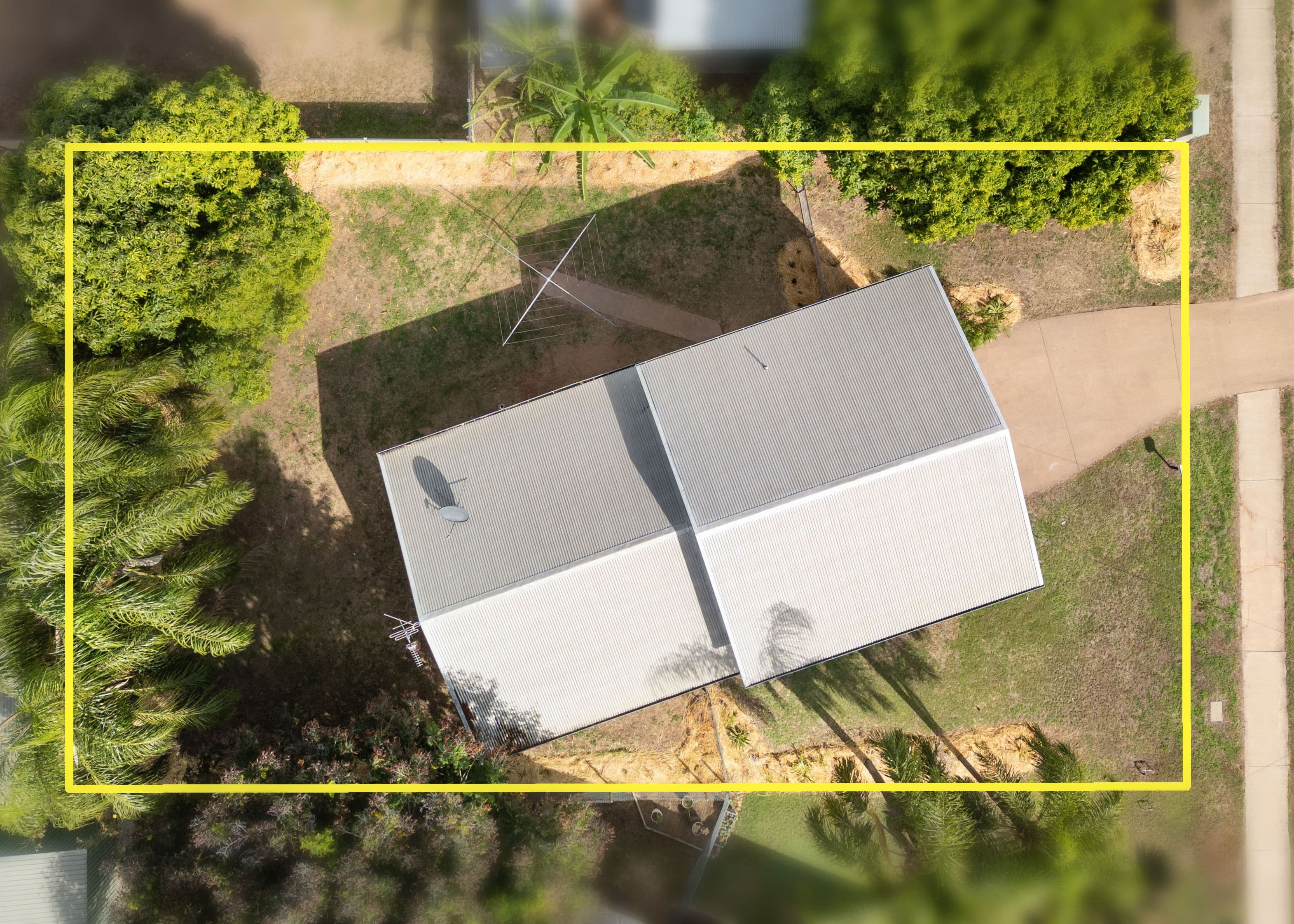 194 Borilla Street, Emerald QLD 4720, Emerald - Thumbnail 2