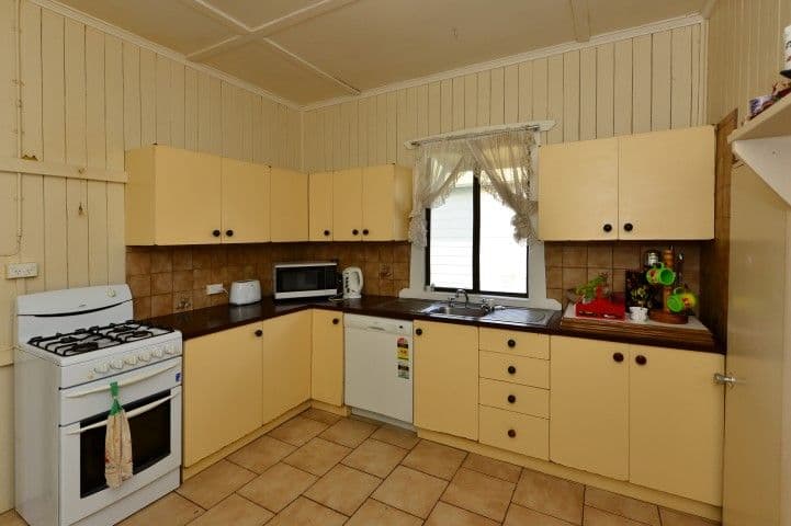 4 Finnie Street, NEWTOWN QLD 4350, Newtown - Thumbnail 3