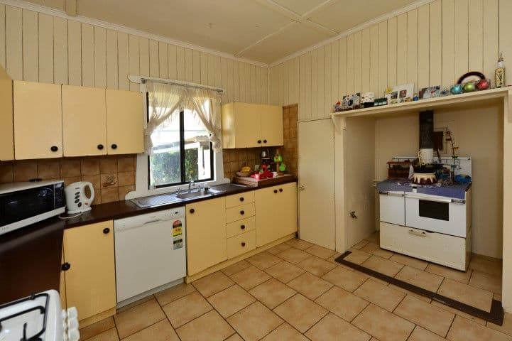4 Finnie Street, NEWTOWN QLD 4350, Newtown - Thumbnail 4