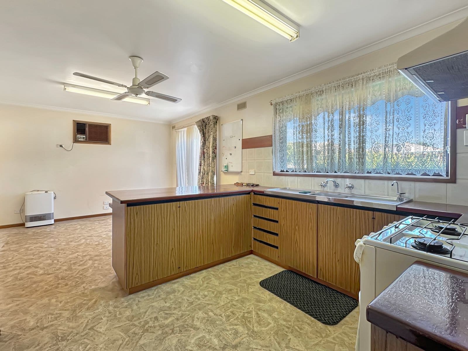 262 Gladstone Street, Maryborough VIC 3465, Maryborough - Thumbnail 2