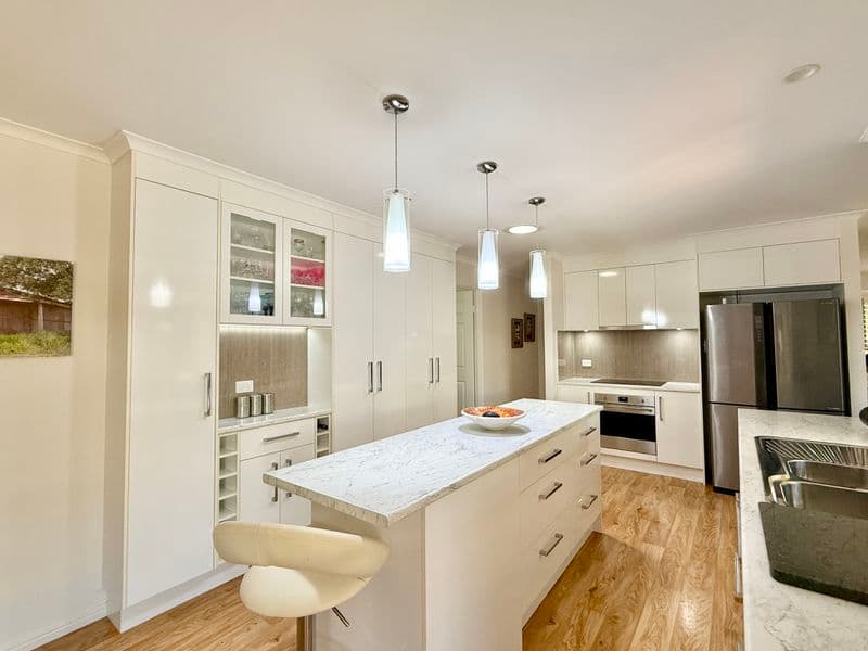 22 Oceanview Street, Point Vernon, QLD, Point Vernon - Thumbnail 8