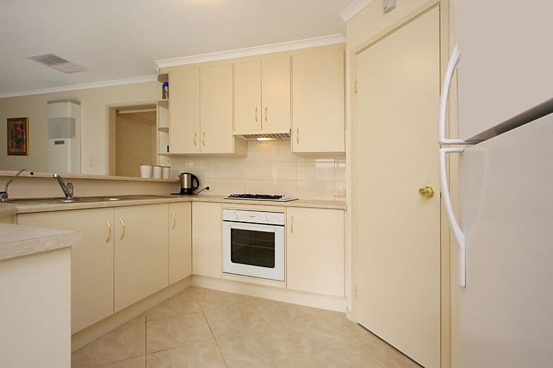 2 Jacaranda Drive, CRAIGMORE SA 5114, Craigmore - Thumbnail 2