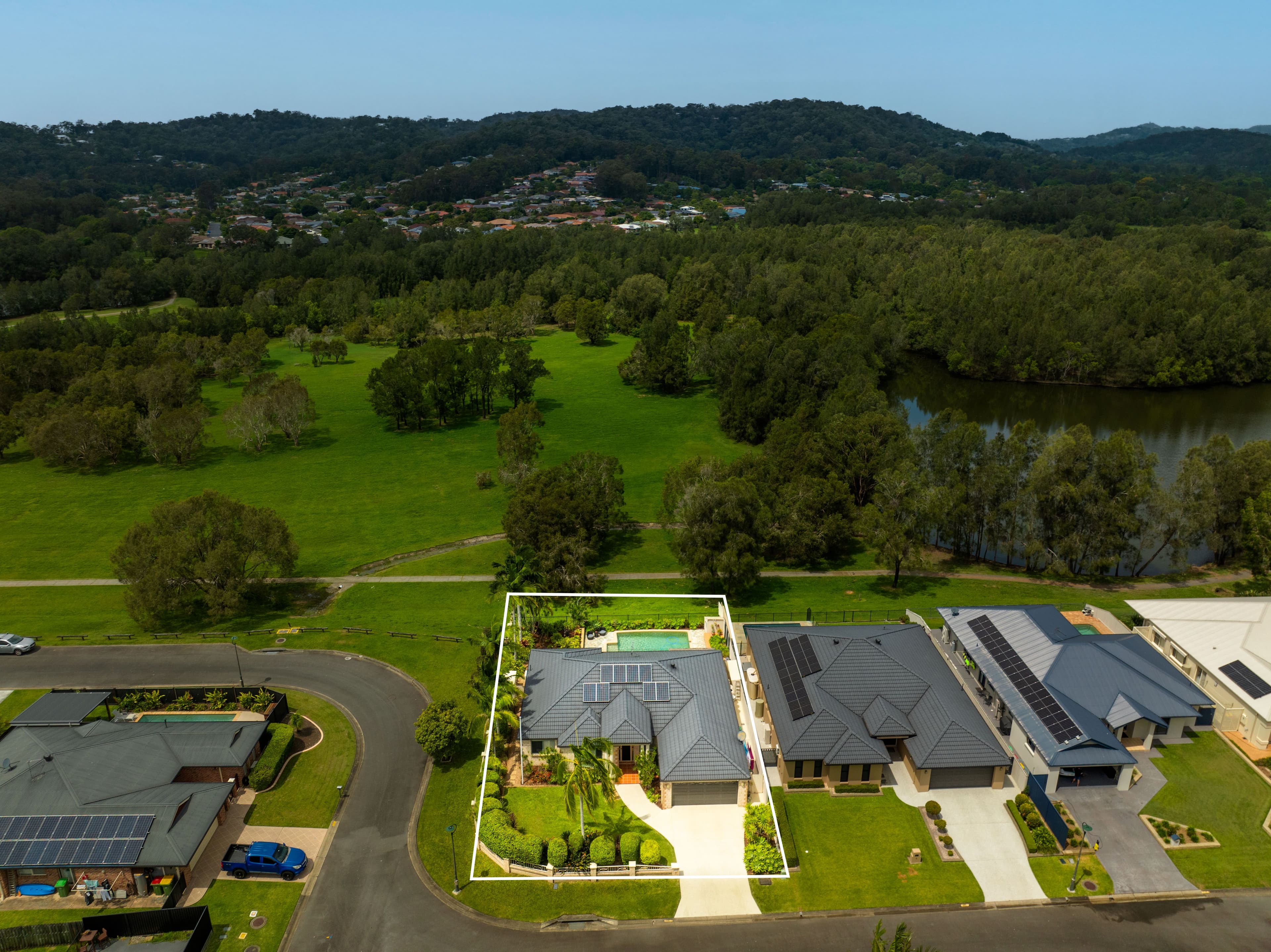 2 Pultenea Court, Elanora QLD 4221, Elanora - Thumbnail 2